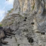 Sécurité en via ferrata - clippage et vérification du matériel